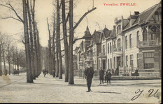 2370 PBKR3972 Veerallee ca. 1910 gezien naar het zuiden vanaf de Emmastraat met dubbele bomenrij. Links is de ...