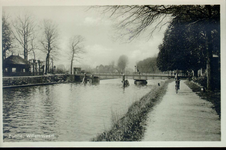 241 PBKR4184 Thijssenbrug over de Willemsvaart, rechts de Oude Veerweg, gezien bij laag water , ca. 1920-1930. De ...