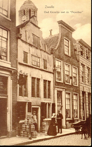 2781 PBKR4022 Uiterst links Voorstraat 11, Hotel Meiberg; Voorstraat 13 kuiperij van familie Bekedam (1878-1914) met ...
