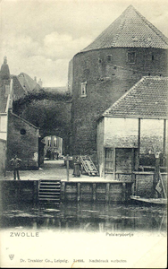 2989 PBKR4050 Pelserpoortje aan de Waterstraat, 1901. Op de voorgrond de Thorbeckegracht. Het Pelserpoortje is een ...