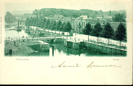 3225 PBKR4107 Gezicht vanaf de molen de Herstelder (Eekwal) op de Keersluis met daarachter de Keersluisbrug. Rechts de ...
