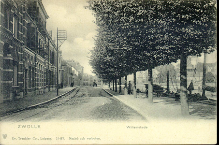 3227 PBKR4109 Willemskade ca. 1905, naar het noorden gezien met links een houten telefoonpaal, rails paardentram, ...