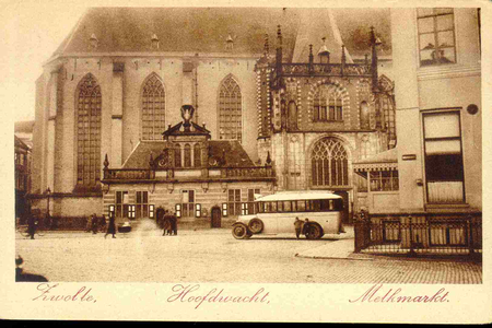 3601 PBKR0140 Gezicht op de Grote Markt, voor de aanleg van de rotonde (1929) ca. 1925 Grote Markt 20: Hoofdwacht en ...