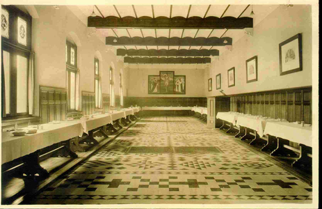 3831 PBKR0190 Assendorperstraat: interieur Dominicanenklooster, ca. 1925-1930: het Refter. De eerste steen voor kerk en ...