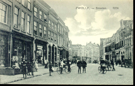 3874 PBKR0771 Gezicht in de Diezerstraat, vanaf de Smeden in de richting van het provinciehuis, 1914. Links, ...