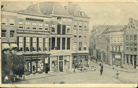 3893 PBKR1325 Helft van een panoramakaart van de Grote Markt, ca. 1905.Vanaf links: Grote Markt 10, woonhuis notaris ...