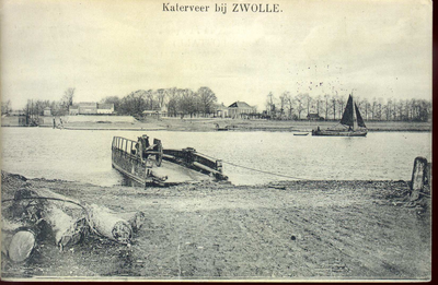 4144 PBKR1936 Gezicht vanaf de Gelderse op de Zwolse oever van de IJssel. Links de huizen bij de Katerveersluizen in de ...