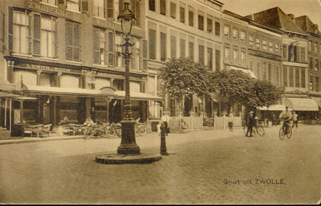 4344 PBKR1417 Grote Markt ca. 1925-1930. Van links naar rechts:Grote Markt 12-13 met overdekt terras Lunchroom en ...