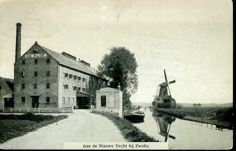 4403 PBKR2555 Boerendanserdijk, ca. 1909, gezicht in noordelijke richting vanaf de Vechtbrug langs de Nieuwe Vecht. ...