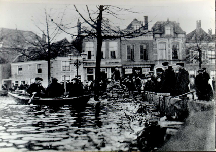 4485 PBKR0304 Diezerkade, hoog water, 14 januari 1916.(Reprokaart uit 1971 van oude fotokaart door J.A. Eelsingh). Bij ...