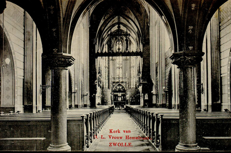 4615 PBKR2588 Ossenmarkt 10, Interieur van de R.K. O.L.Vrouwekerk gezien naar het koor met het altaar, ca. ...