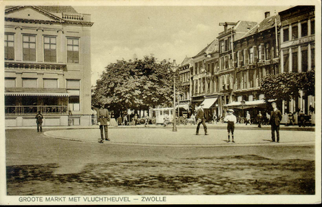 4724 PBKR1473 Grote Markt ingang Melkmarkt, met de pas aangelegde rotonde of vluchtheuvel met links op de voorgrond een ...