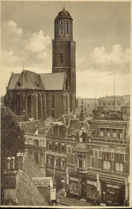 4989 PBKR2674 Bovenaanzicht van de Luttekestraat met de Maria ten Hemelopnemingkerk met Peperbustoren. Van rechts naar ...