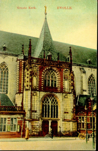 5254 PBKR1570 Ingekleurde prentbriefkaart van het noorderportaal (de hoofdingang) van de Grote Kerk, gelegen aan de ...