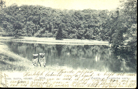 5402 PBKR1039 Gezicht op de vijver in het Engelse Werk met op de voorgrond twee meisjes met hoeden, ca. 1900., 1900-00-00