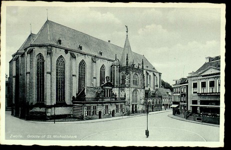 5433 PBKR1605 De Grote Kerk, Grote Markt 18, vanuit het noordoosten. Links van het noorderportaal (de hoofdingang) de ...