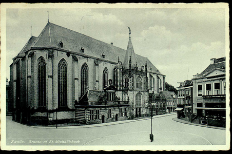 5434 PBKR1606 De Grote Kerk, Grote Markt 18, vanuit het noordoosten. Links van het noorderportaal (de hoofdingang) de ...
