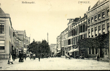 5468 PBKR2181 Gezicht vanaf de Grote Markt op de huizen Grote Markt 11 (hotel het Heerenlogement), 12 (Zwolse ...
