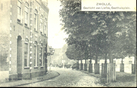 5586 PBKR1078 Gasthuisplein, linkerzijde vanaf de Vijfhoek gezien. Links het RK Gesticht van Liefde, van de Zusters van ...