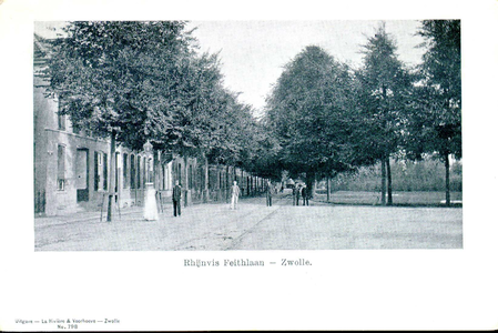 5698 PBKR2812 De Rhijnvis Feithlaan vanaf nr. 1 (ter hoogte van de Bagijnesingel naar het oosten. In het midden de ...