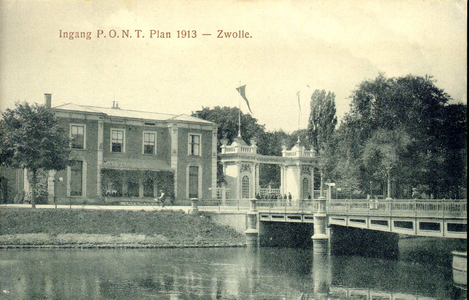 5729 PBKR0540 Toegangspoort ontworpen door architect Meijerink 1913, hoofdingang van Park Eekhout als ...