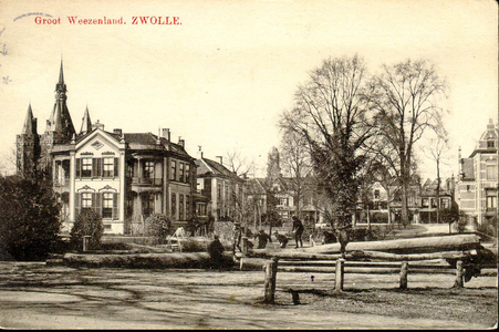 5776 PBKR1126 De binnenstad vanaf het Groot Wezenland tegenover het RK Ziekenhuis. Links de Sassenpoort, tijdens de ...