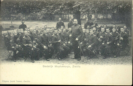 5845 PBKR2273 Stedelijk Muziekkorps, Zwolle, ca. 1900. Waarschijnlijk in de tuin van de Buitensociëteit aan de ...