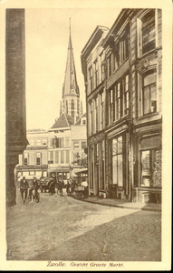 6004 PBKR1725 Doorkijkje door de Korte Ademhalingssteeg met links de Grote Kerk en uiterst rechts in het ronde pand ...