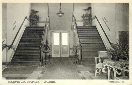 6068 PBKR2873 Rhijnvis Feithlaan, Sophia Ziekenhuis, 1925.Interieur trappenhuis in het oudste gedeelte van het Sophia ...