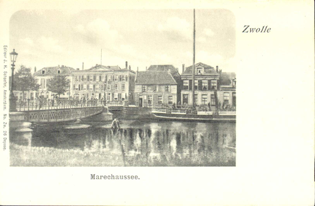 6205 PBKR1745 Vanaf de overzijde van de stadsgracht is de Beestenmarkt, later Harm Smeengekade, en de Pannekoekendijk ...