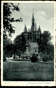 6296 PBKR2920 Fontein Van Nahuysplein met op de achtergrond de Sassenpoort, 1935., 1935-00-00