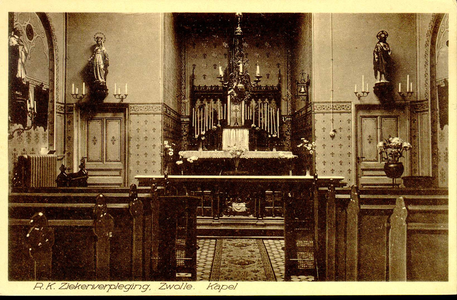 6415 PBKR1236 Interieur van de kapel van het R.K. Ziekenhuis aan de Blekerstraat, met zicht op het hoofdaltaar. Het ...