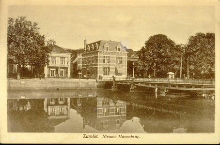 6472 PBKR2373 Nieuwe Havenbrug, Eekwal en ingang Luttekestraat met rechts Luttekestraat 35, ca. 1922. De naam Nieuwe ...