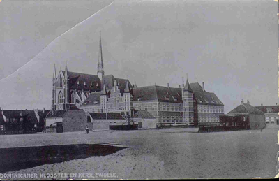 6559 PBKR0127 Het nog onbebouwde Assendorperplein (voltooid 1907) met het Dominicanenklooster en kerk (1901-1902 ...