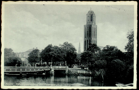 6649 PBKR1829 Gezicht vanaf de Harm Smeengekade (voorheen Beestenmarkt) op de Kamperpoortenbrug (stalen draaibrug, ...