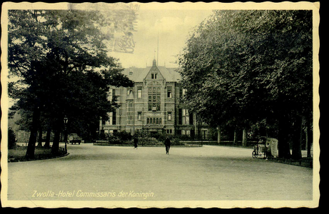 839 PBKR3718 Ter Pelkwijkpark 22: het Gouverneurshuis (gesloopt maart 1985), 1942-1948. Rechts onder de bomen staat een ...
