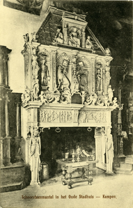 963 PBKR6013 Het oude raadhuis is ca. 1350 opgetrokken in de Nederrijnse gotiek. Tot aan de Franse tijd werd er recht ...