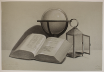 488 -TP000664 Stilleven met geopend boek, globe en lantaarn gemaakt 1897 op de Stadstekenschool te Zwolle. Tekening ...