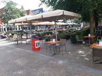515 De terrassen op de Nieuwe Markt in Zwolle zijn weer open, 15-06-2020
