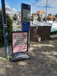 598 Reclamebord in de Pletterstraat in Zwolle van Cultuurschip Thor met opschrift 'Zodra het weer kan, zijn we heel wat ...