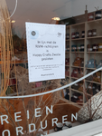 610 Mededeling op het raam van Happy Crafts aan de Assendorperstraat in Zwolle met betrekking tot de tweede lockdown ...