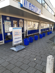 615 Met winkelmandjes en touwen afgezet Click & Collect afhaalpunt bij de Action aan de Assendorperstraat in Zwolle, ...