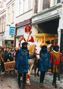 13492 Intrede van Sinterklaas. Voor de laatste maal is Piet Kempes Sinterklaas, 1998-12-05