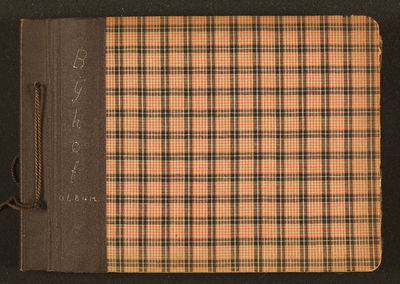 2 Fotoalbum, 'Bijhof-album' genaamd, van mw. A. Heerenga, leerlinge van 'Nieuw-Rollecate' van 1940-1945. Hierin een ...