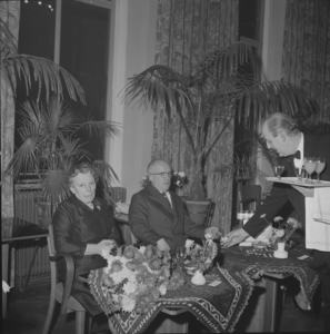3638 Kluwer. Receptie van de hr. Kers in de foyer van de Deventer Schouwburg., 1960-01-01