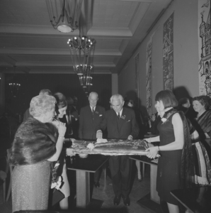 5357 Bijeenkomst VVV in de foyer van de Deventer Schouwburg., 1960-01-01