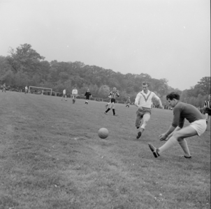 5360 Voetbalwedstrijd amateurs. , 1960-01-01