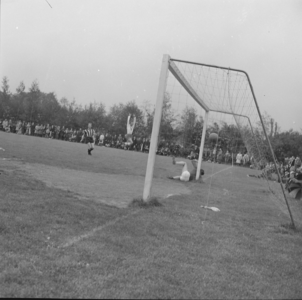 5366 Voetbalwedstrijd amateurs., 1960-01-01