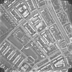 8705 -LF Zandweerd. linksboven: sportveldencomplex; rechtsboven: Zwolseweg; rechts: Zamenhofplein., 1973-04-23