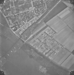 8757 -LF Linksboven: De Hoven; rechts: bouwland, volkstuinen; onder: IJssel; linksonder: spoorbrug., 1973-04-23